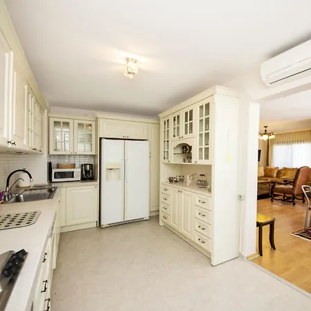 W Ac- Balcony - Backyard -5 Mins بودروم