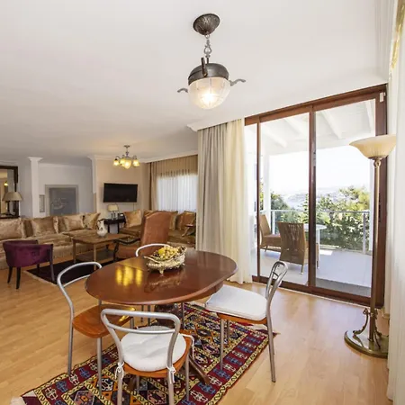 W Ac- Balcony - Backyard -5 Mins * بودروم