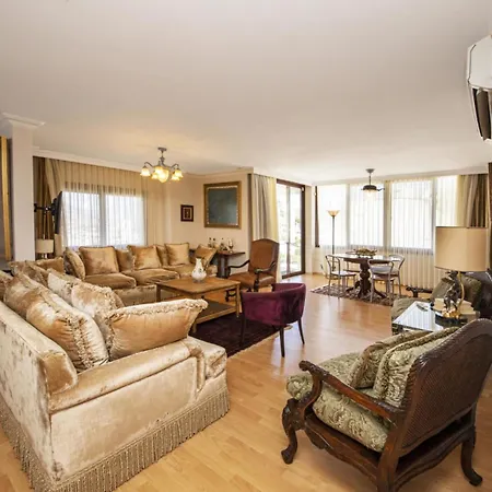 فيلة W Ac- Balcony - Backyard -5 Mins *